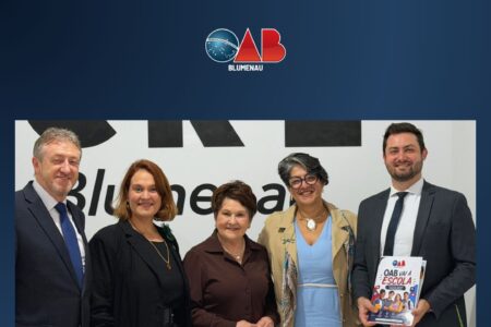 OAB Blumenau fortalece parceria com a Educação Estadual para ampliar o projeto OAB Vai à Escola em Blumenau e Pomerode