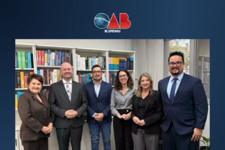 OAB Blumenau debate nova fase do OAB por Elas em reunião com Juizado da Violência Doméstica