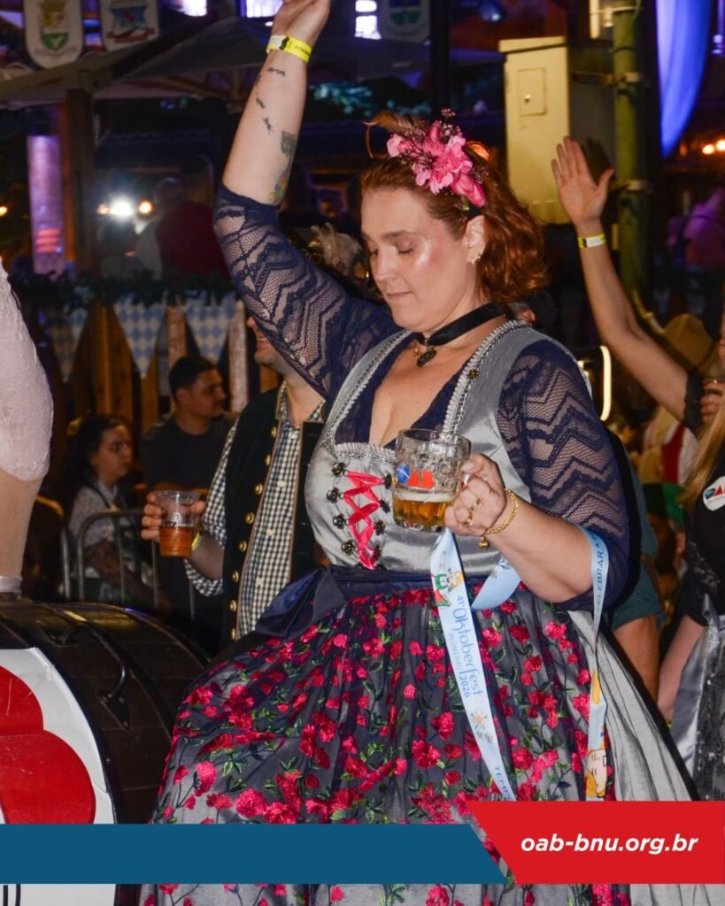 OAB Blumenau leva tradição, integração e alegria ao primeiro desfile da 41ª Oktoberfest