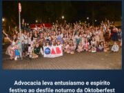 Advocacia leva entusiasmo e espírito festivo ao desfile noturno da Oktoberfest