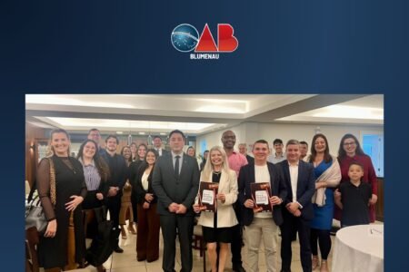 OAB Blumenau promove lançamento de cartilha sobre ética e marketing jurídico em evento que reuniu advocacia e acadêmicos