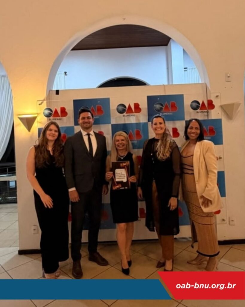 OAB Blumenau promove lançamento de cartilha sobre ética e marketing jurídico em evento que reuniu advocacia e acadêmicos