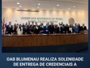 OAB Blumenau recebe novos advogados em solenidade de entrega de credenciais e reforça compromisso com a valorização da advocacia