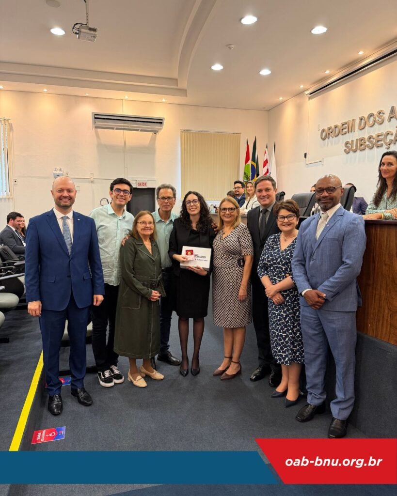 OAB Blumenau recebe novos advogados em solenidade de entrega de credenciais e reforça compromisso com a valorização da advocacia