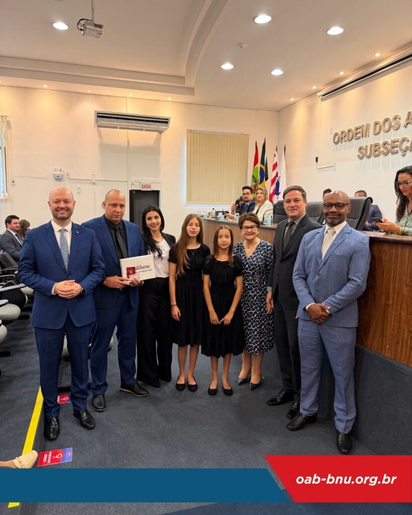 OAB Blumenau recebe novos advogados em solenidade de entrega de credenciais e reforça compromisso com a valorização da advocacia