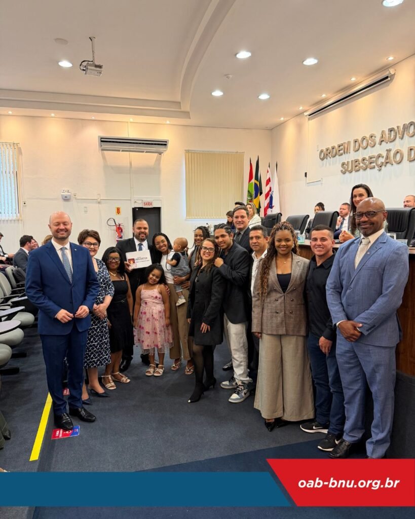 OAB Blumenau recebe novos advogados em solenidade de entrega de credenciais e reforça compromisso com a valorização da advocacia