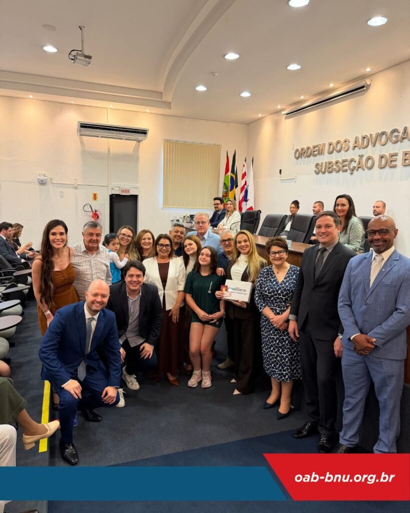 OAB Blumenau recebe novos advogados em solenidade de entrega de credenciais e reforça compromisso com a valorização da advocacia