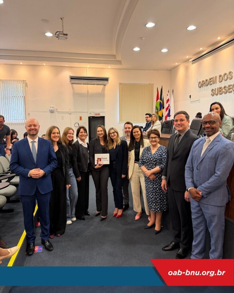 OAB Blumenau recebe novos advogados em solenidade de entrega de credenciais e reforça compromisso com a valorização da advocacia