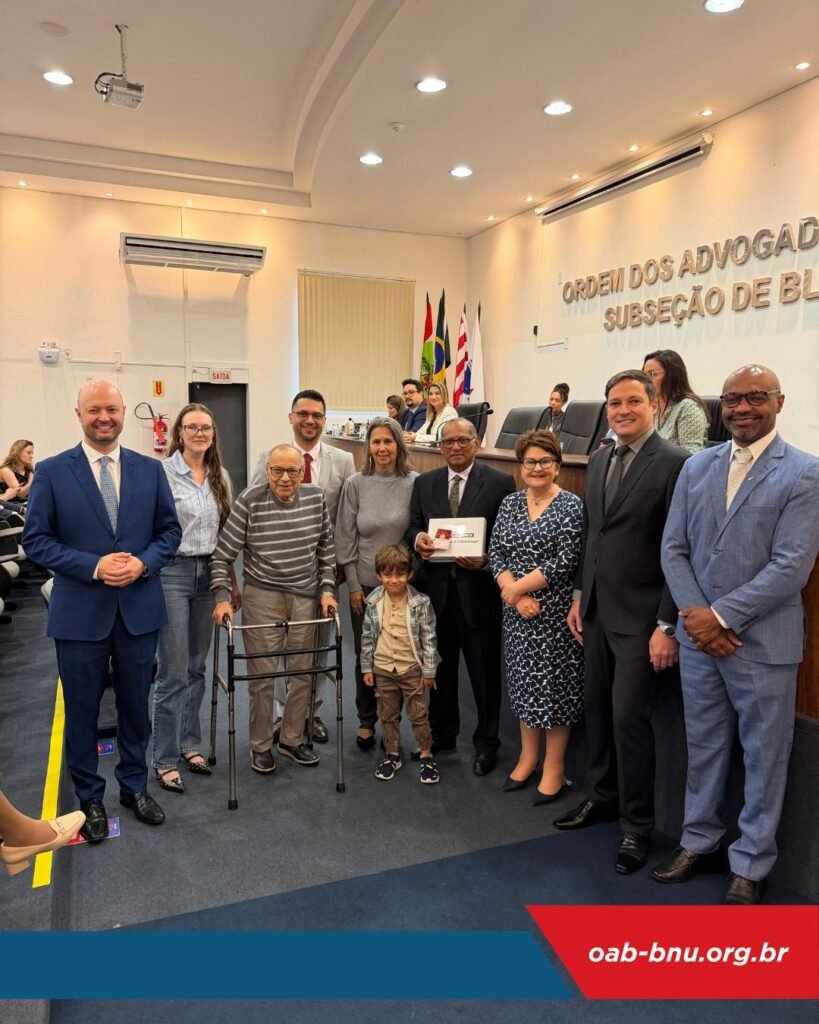 OAB Blumenau recebe novos advogados em solenidade de entrega de credenciais e reforça compromisso com a valorização da advocacia