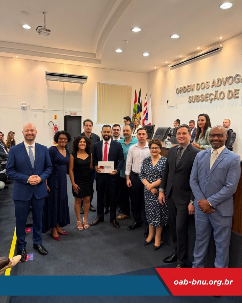 OAB Blumenau recebe novos advogados em solenidade de entrega de credenciais e reforça compromisso com a valorização da advocacia