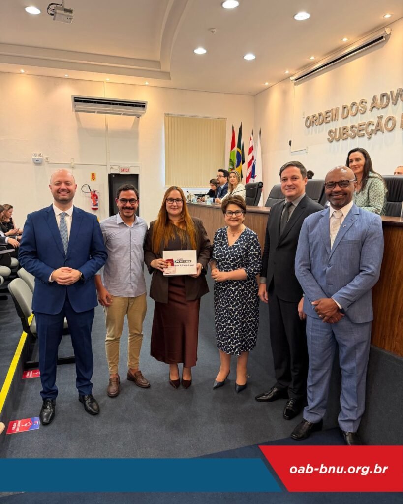 OAB Blumenau recebe novos advogados em solenidade de entrega de credenciais e reforça compromisso com a valorização da advocacia
